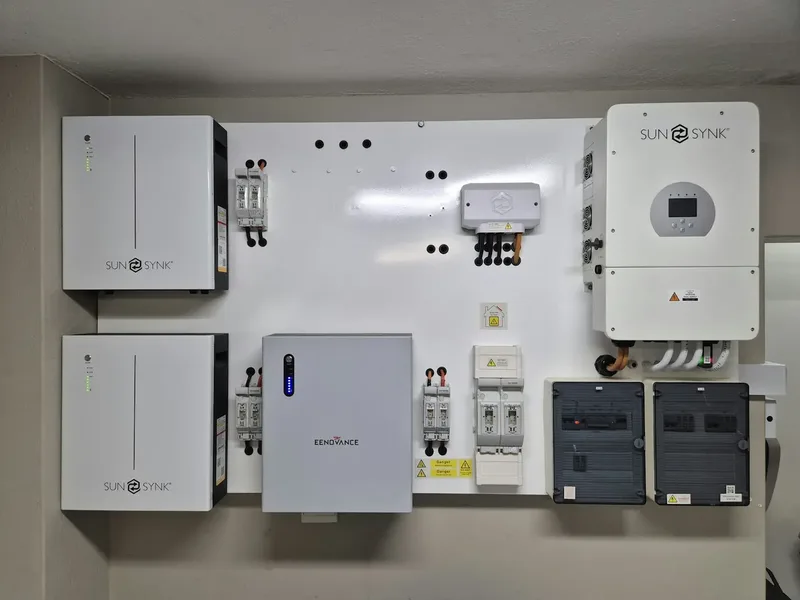 Wall-mounted hybrid inverter with lithium battery storage